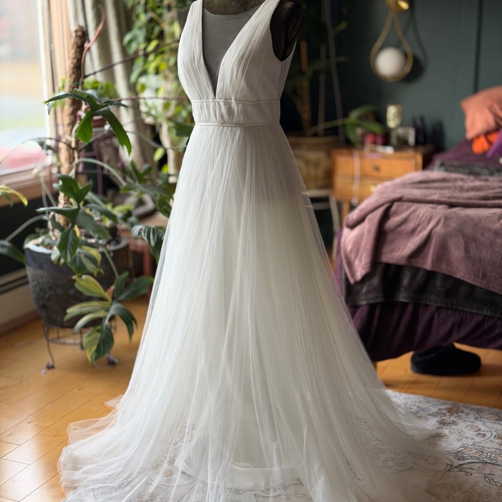 Jenny Yoo Ivory Tulle V-Neck Wedding Dress